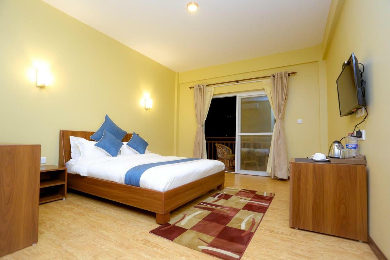 Om Gaura Hotel Pokhara Exterior foto